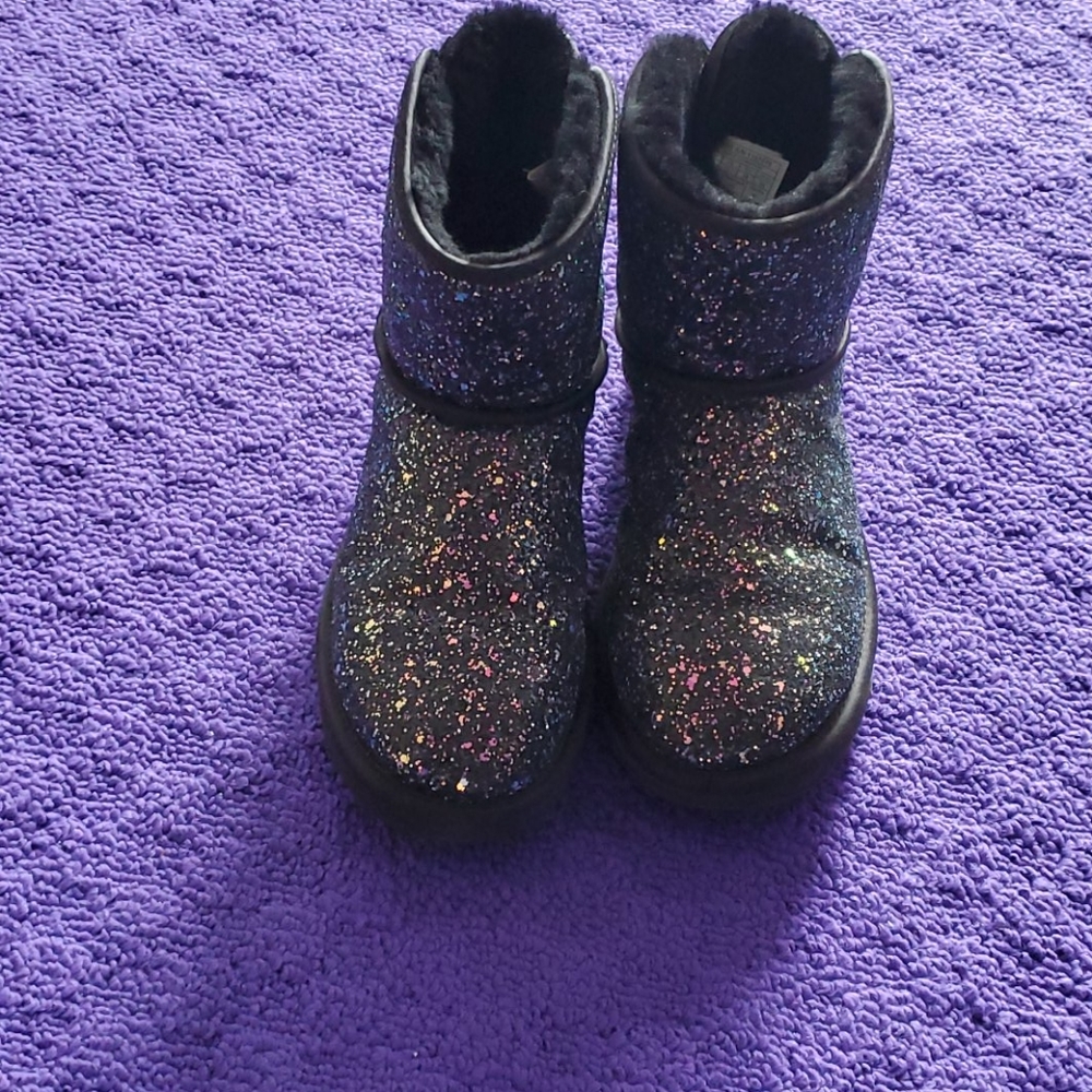 Black Cosmo UGGs (Authentic)